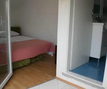 Mima Hotel 2*